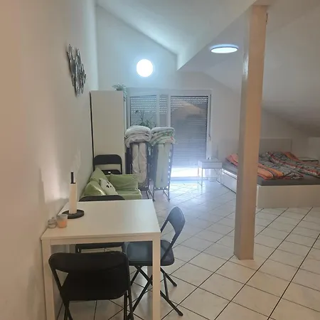 Wohnung- Ideal Fuer Beruflich Unterwegs アパート